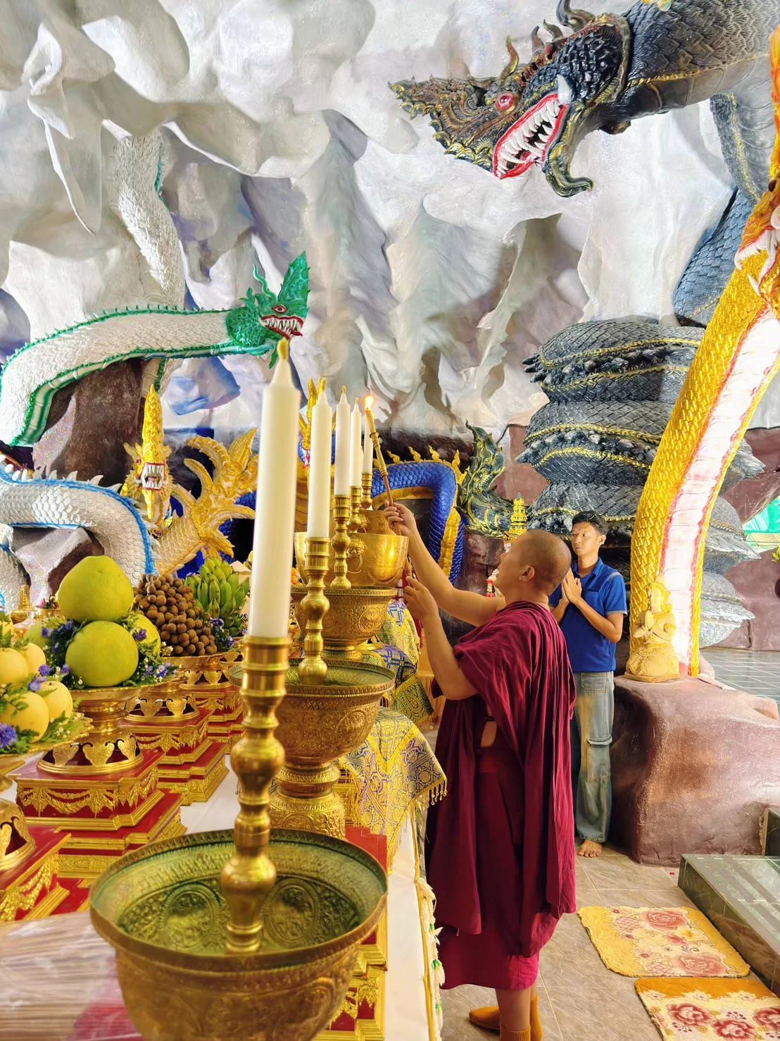 บรรยากาศการปฏิบัติธรรมภายในวัด