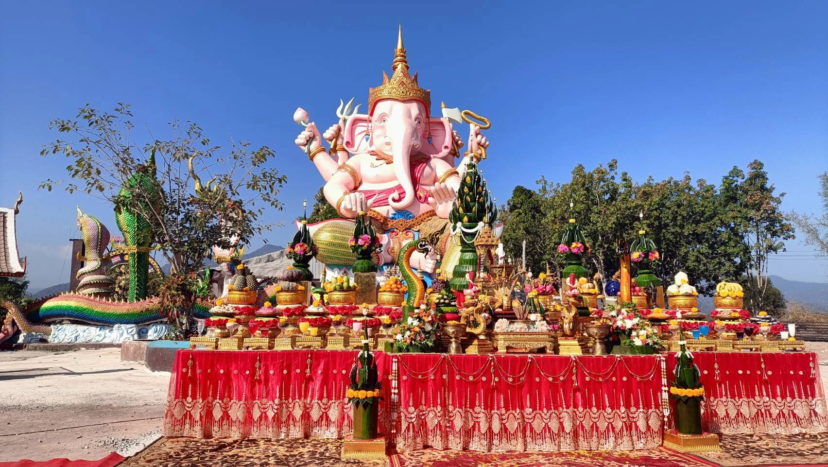ศิลปะและสิ่งศักดิ์สิทธิ์ภายในวัด
