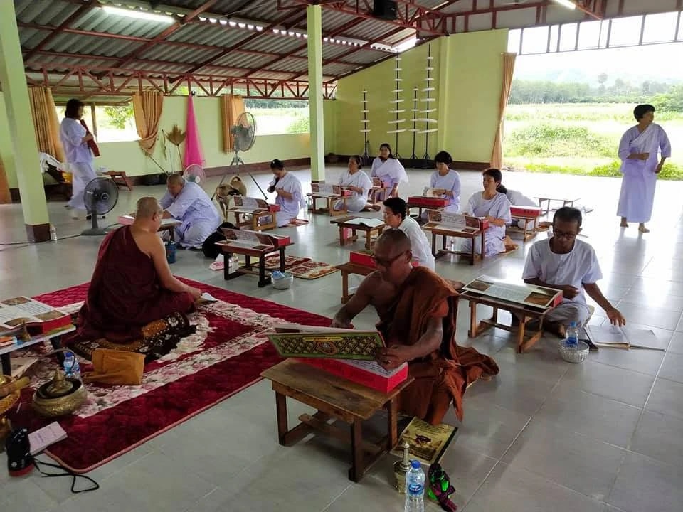 บรรยากาศแห่งความสงบภายในวัด